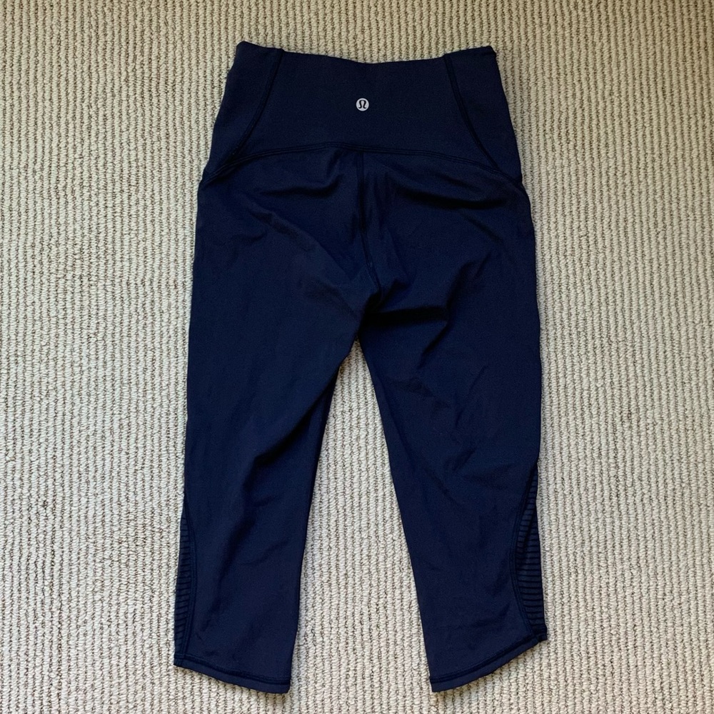 Lululemon Cropped Navy Leggings (Size 4)